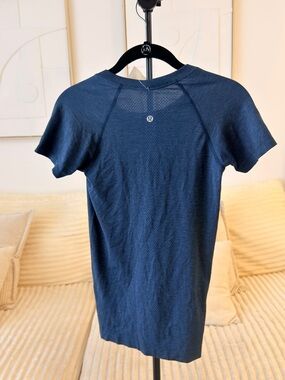 Lululemon Women’s Seamless Breathe Repeat Short Sleeve Performance Top Navy